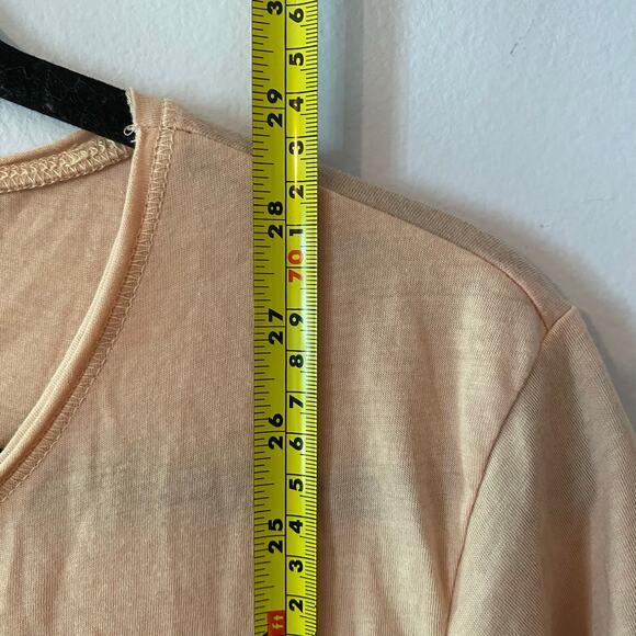 alo Yoga Women size Medium Light Pink Short Sleeve Crewneck Tee T-Shirt Workout - Picture 8 of 8